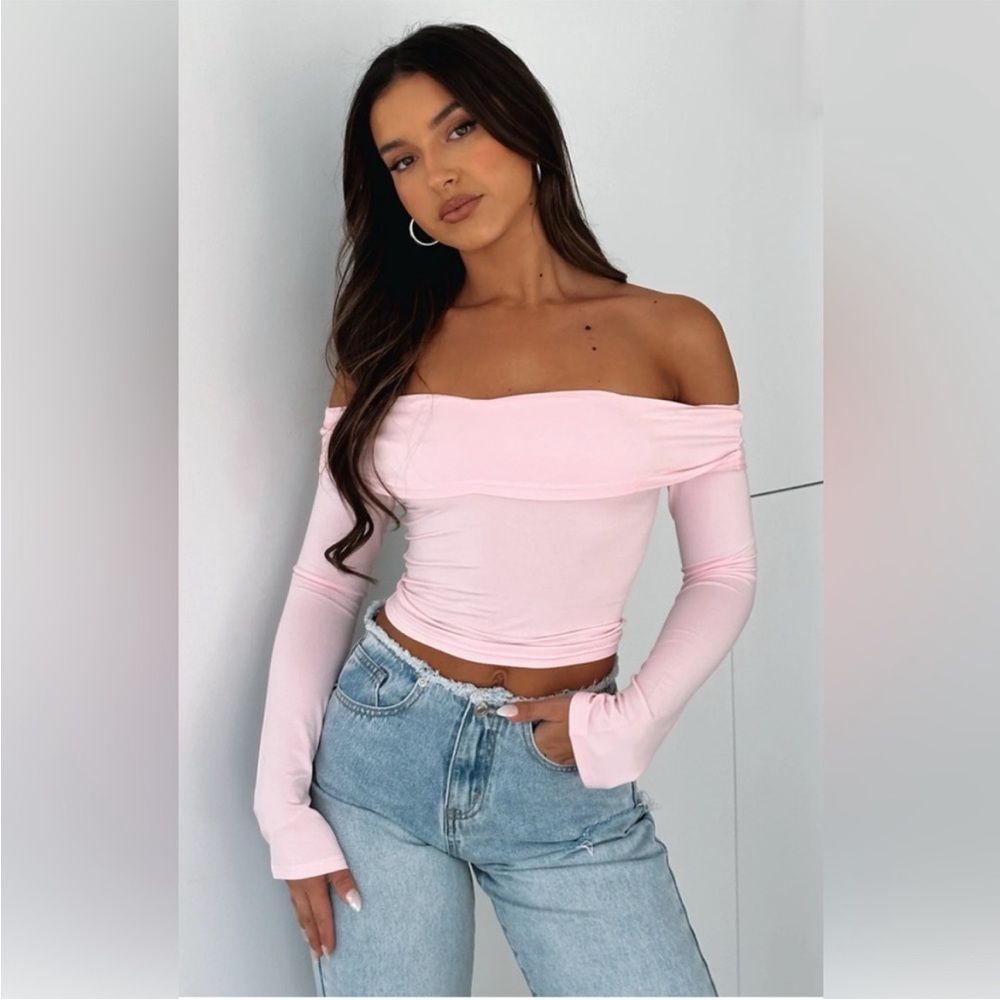 White Fox Boutique Off the Shoulder Long Sleeve Crop Top Light Pink Small